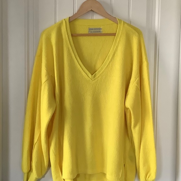 Urban Outfitters Size M sweater - Picture 2 of 5